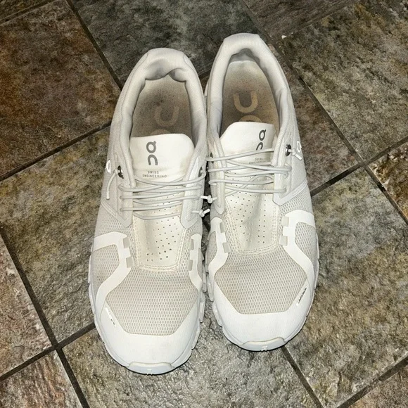 ON Cloud sneakers - Picture 2 of 4